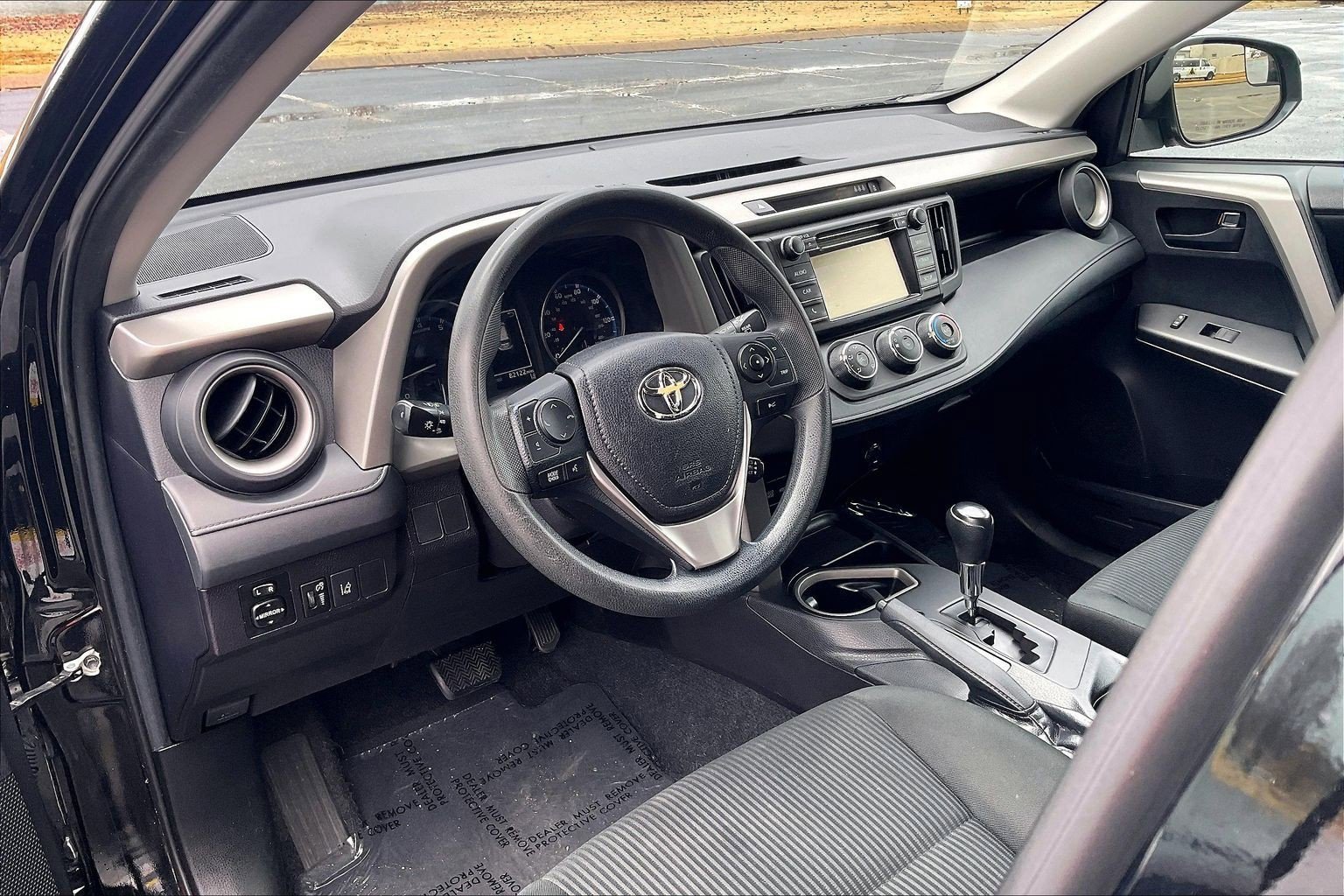 Used 2018 Toyota RAV4 LE image 14