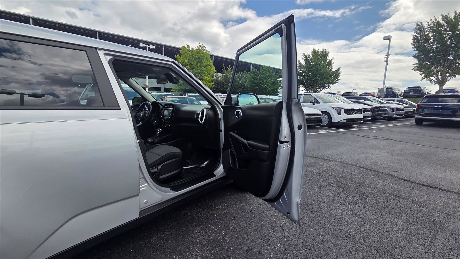 Used 2020 Kia Soul S FWD image 28