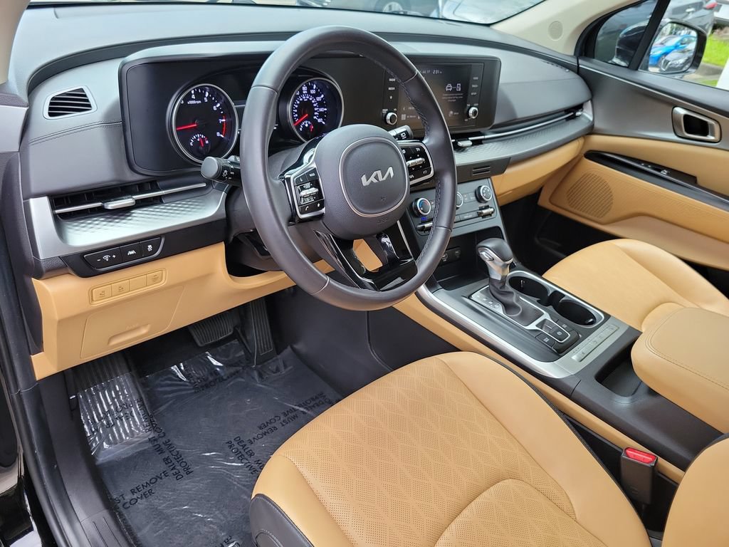 Used 2024 Kia Carnival LX FWD image 17