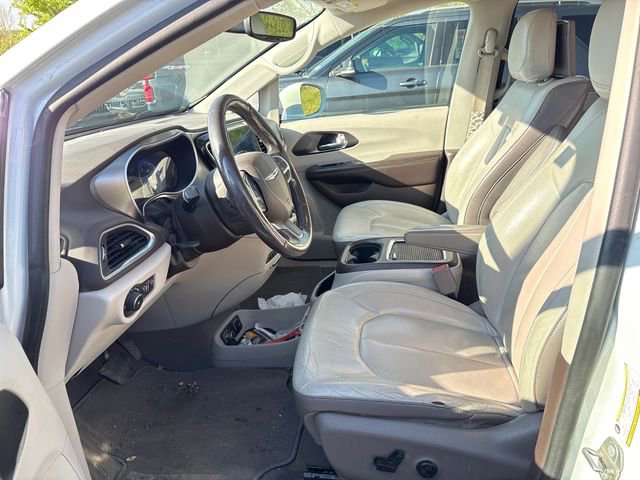 Used 2018 Chrysler Pacifica Touring-L Plus FWD image 7