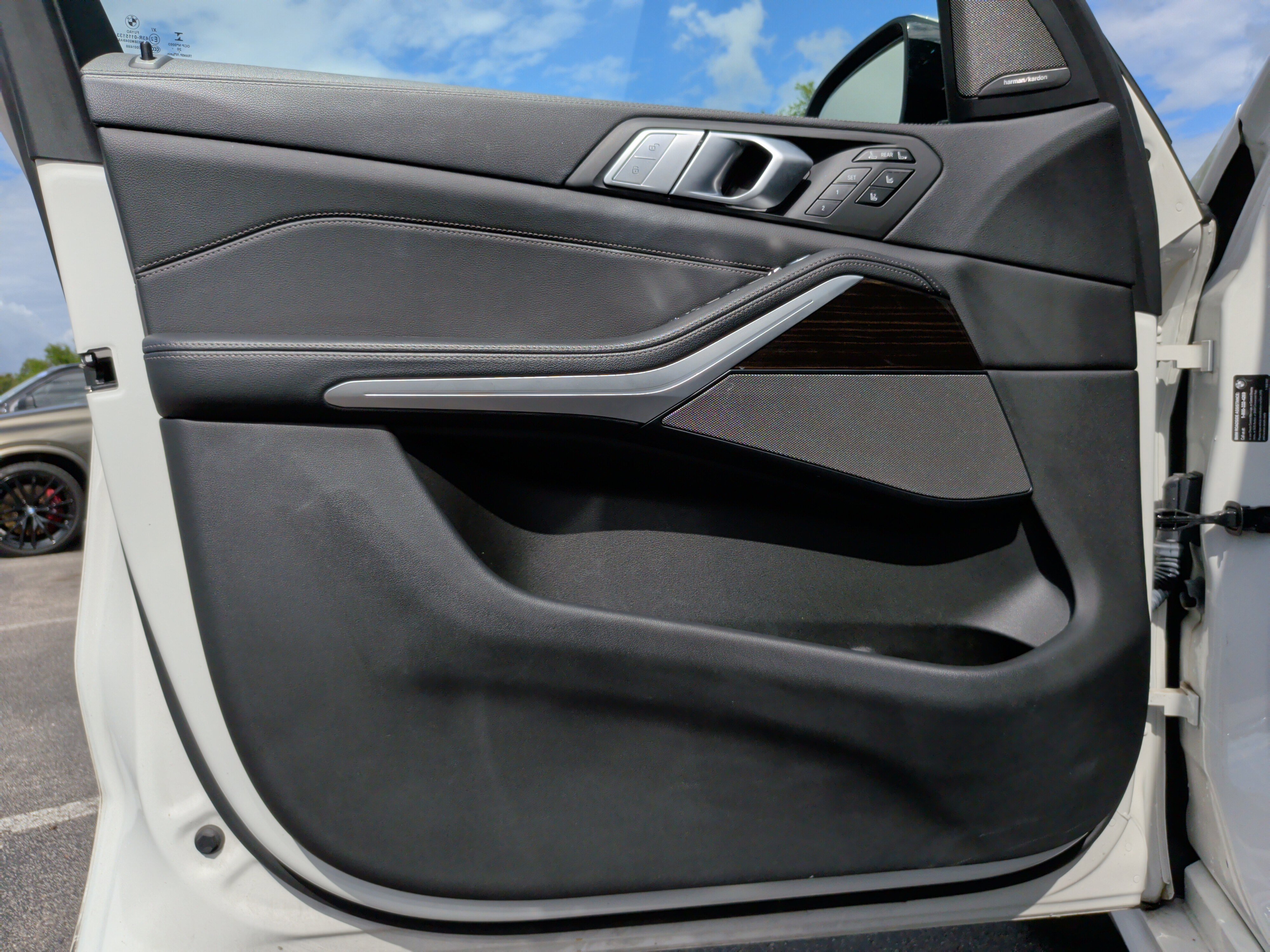 Used 2021 BMW X7 M50i w/ Dynamic Handling Package image 26