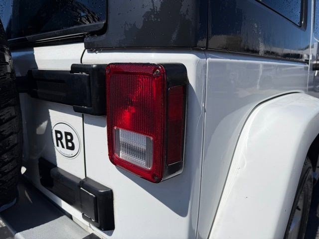 Used 2015 Jeep Wrangler Unlimited Sahara w/ Connectivity Group image 14