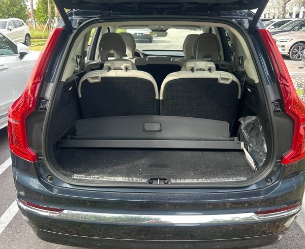 Used 2023 Volvo XC90 B5 Plus image 3
