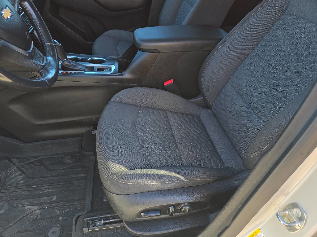 Used 2019 Chevrolet Equinox LT image 24