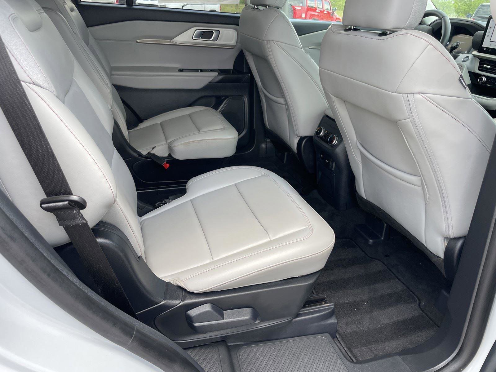 Used 2013 Ford Taurus SEL FWD image 29