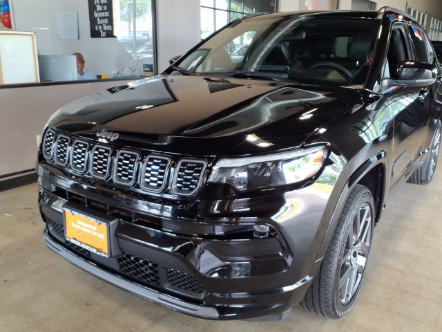 Certified 2024 Jeep Compass Limited w/ High Altitude Package AWD/4WD image 9