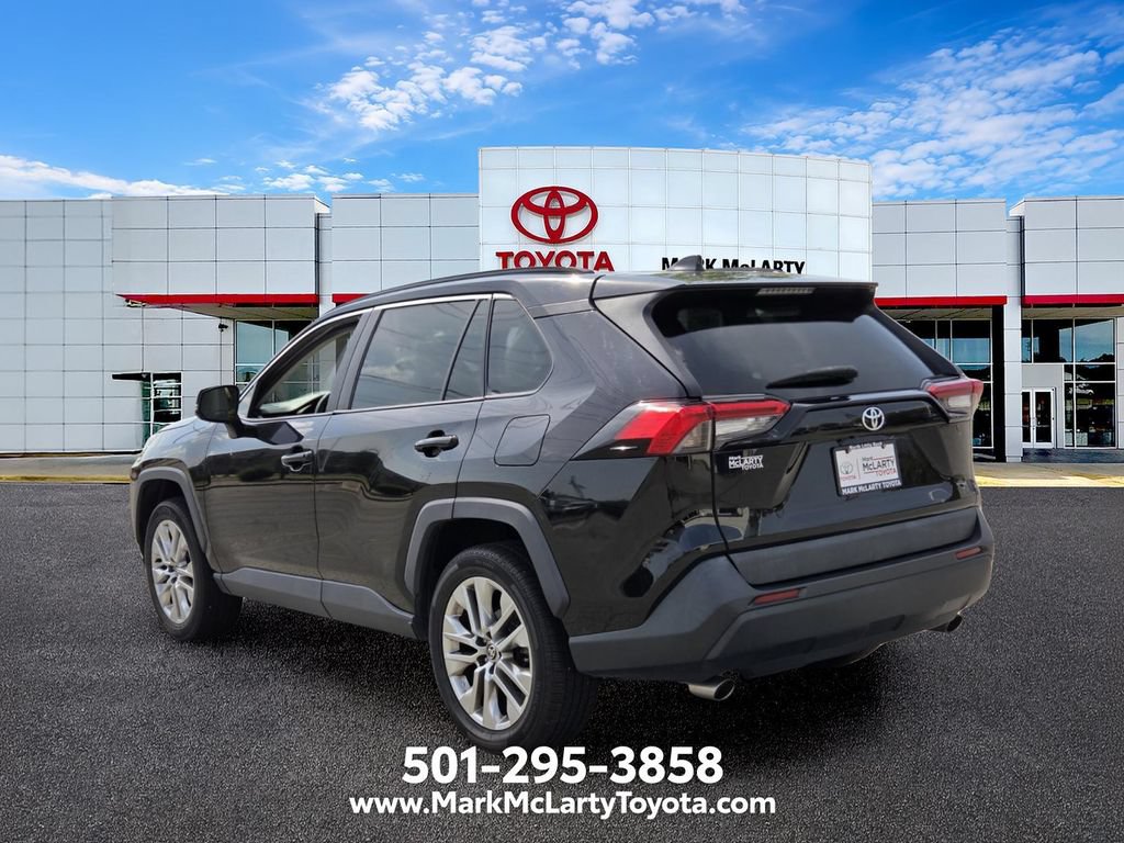 Used 2021 Toyota RAV4 XLE Premium FWD image 3