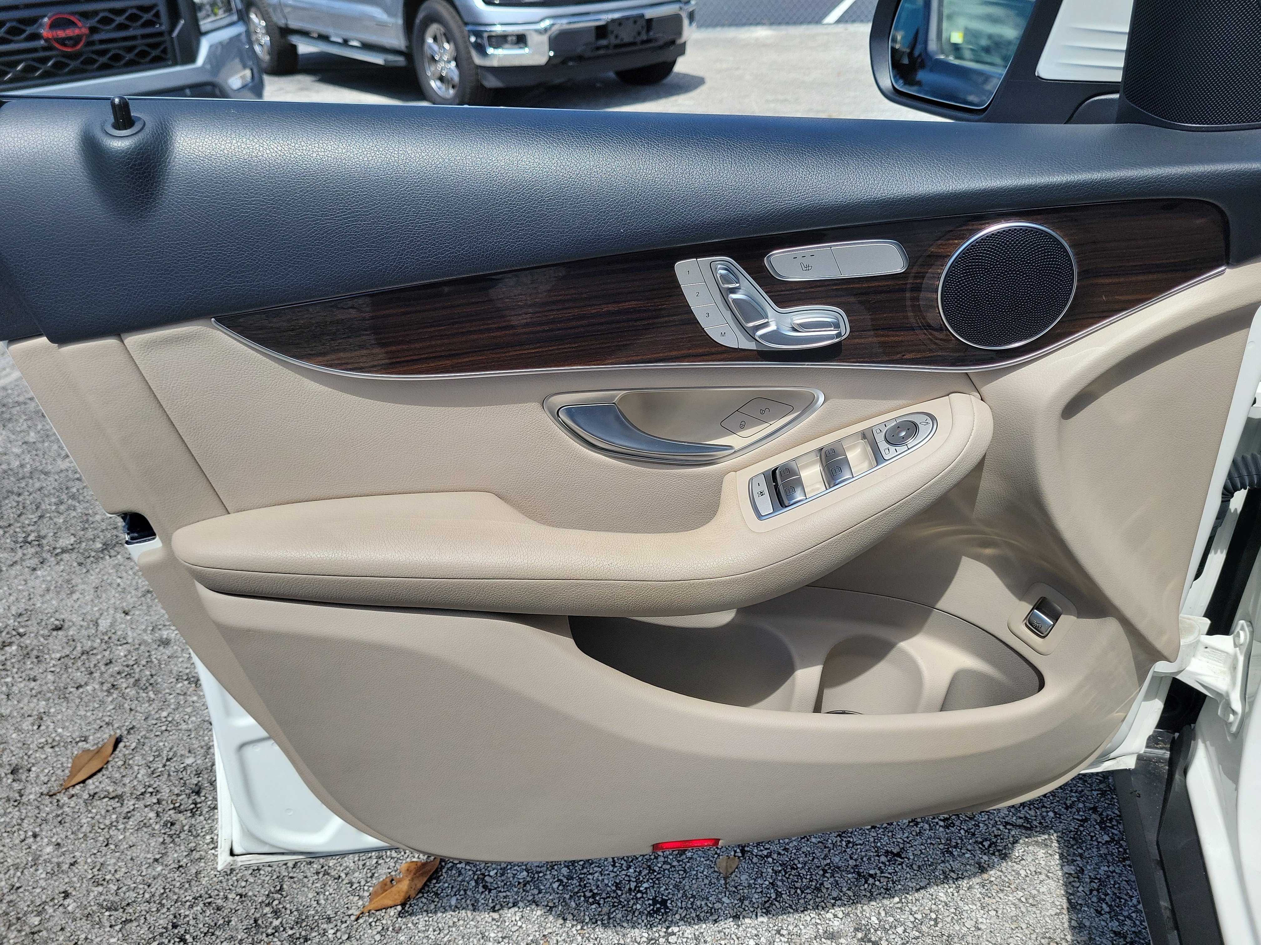 Used 2022 Mercedes-Benz GLC 300 image 10