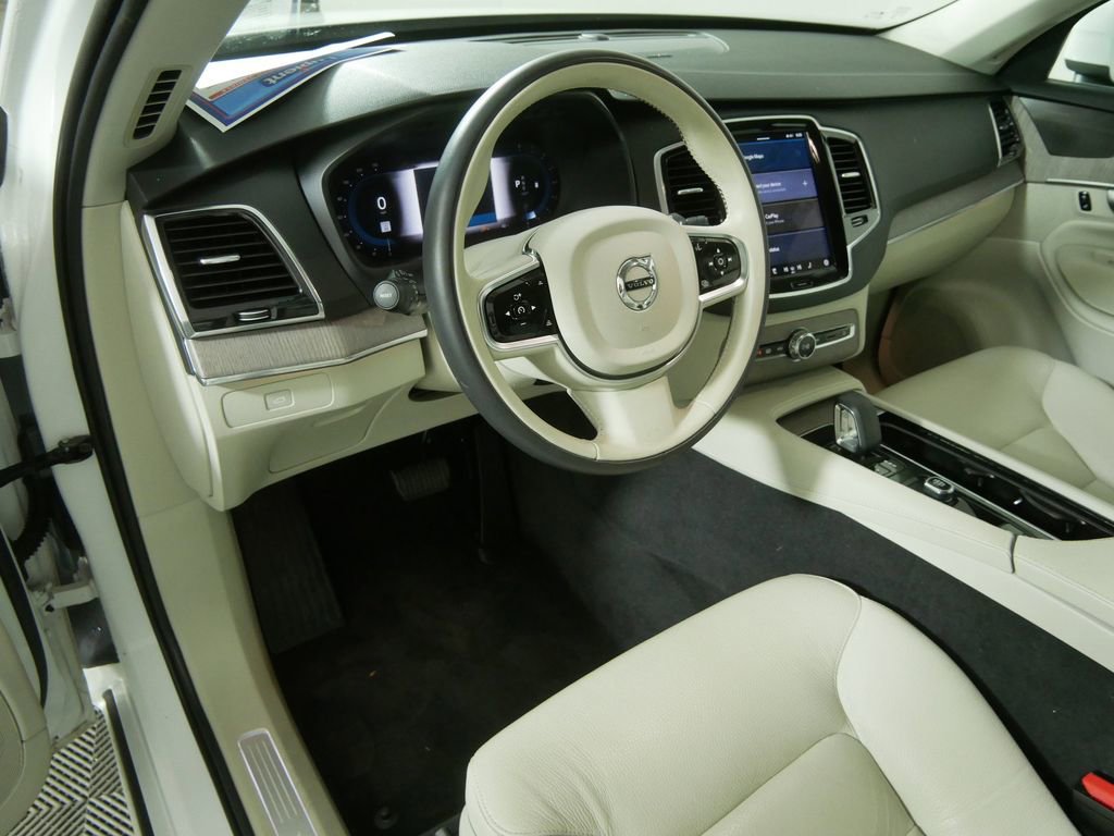 Used 2023 Volvo XC90 B6 Plus AWD/4WD image 16