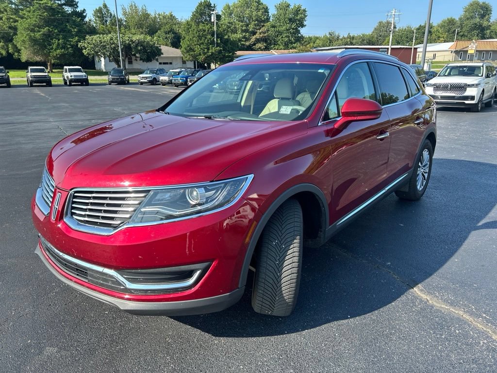 Used 2017 Lincoln MKX Select w/ Select Plus Package FWD image 3