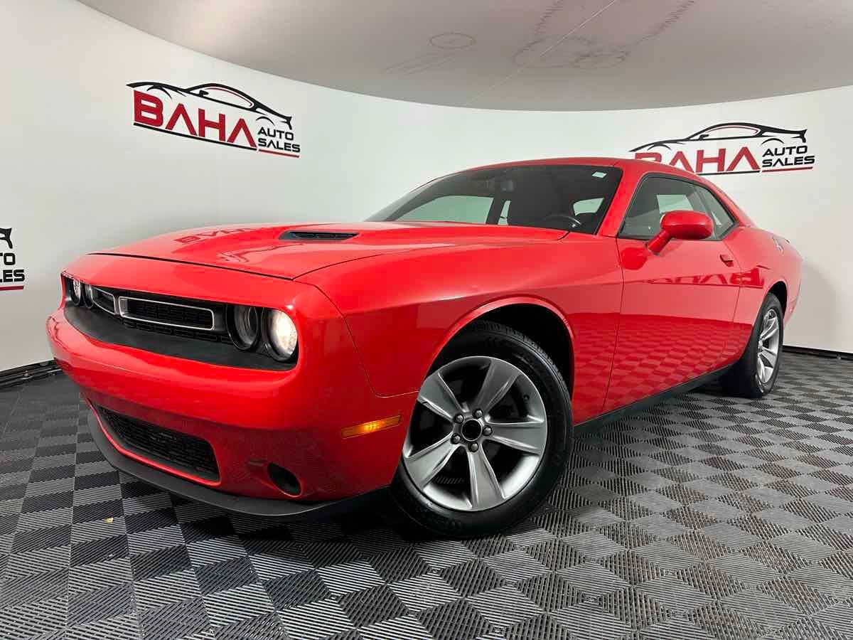 Used 2020 Dodge Challenger SXT RWD image 2