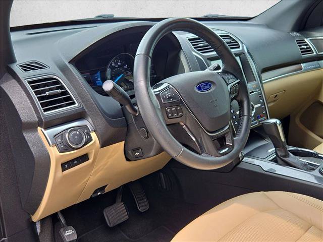 Used 2017 Ford Explorer Limited w/ Equipment Group 301A FWD image 10
