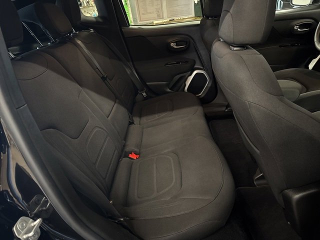 Used 2018 Jeep Renegade Latitude w/ Popular Equipment Group image 25