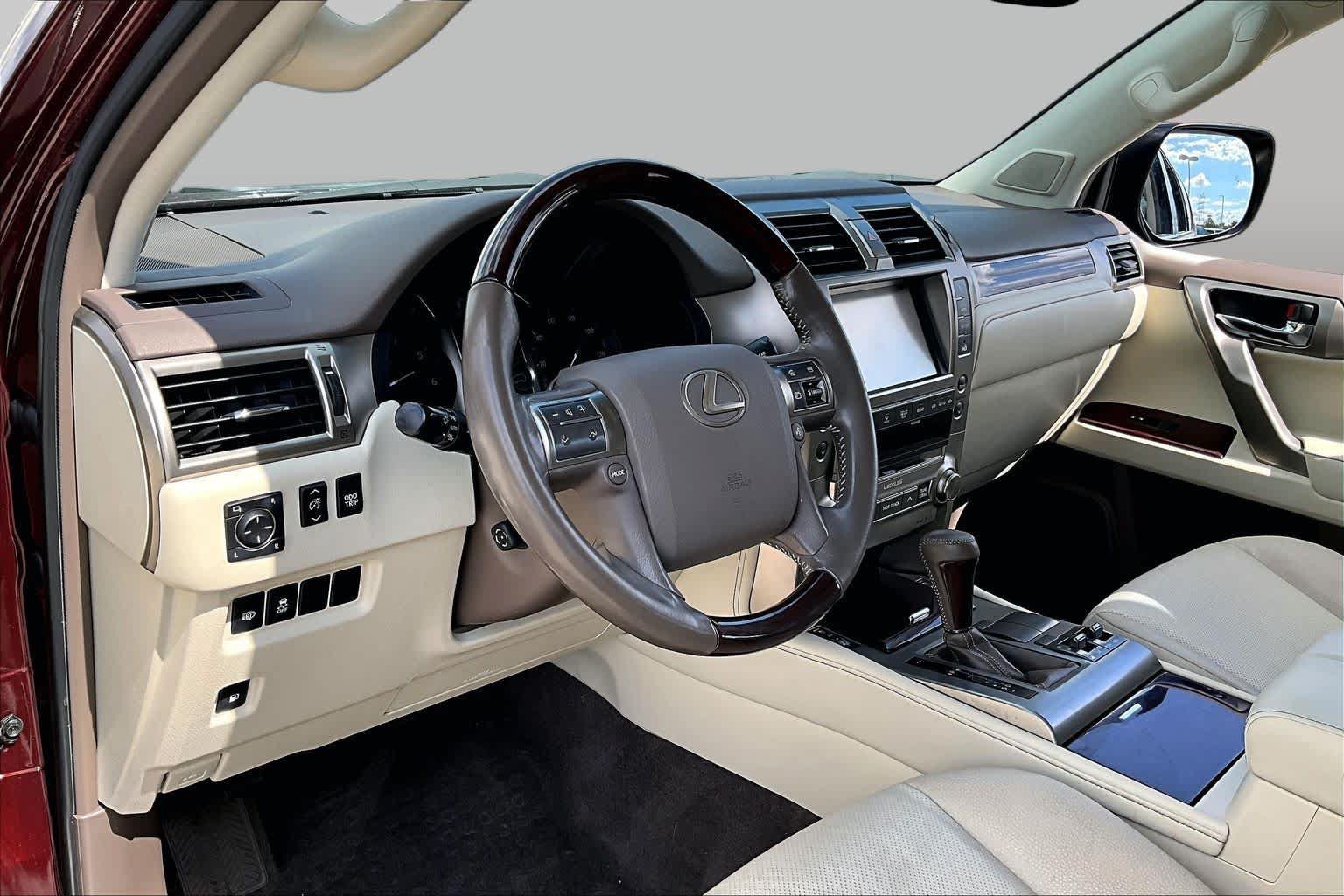 Used 2019 Lexus GX 460 Premium w/ Premium Package AWD/4WD image 16