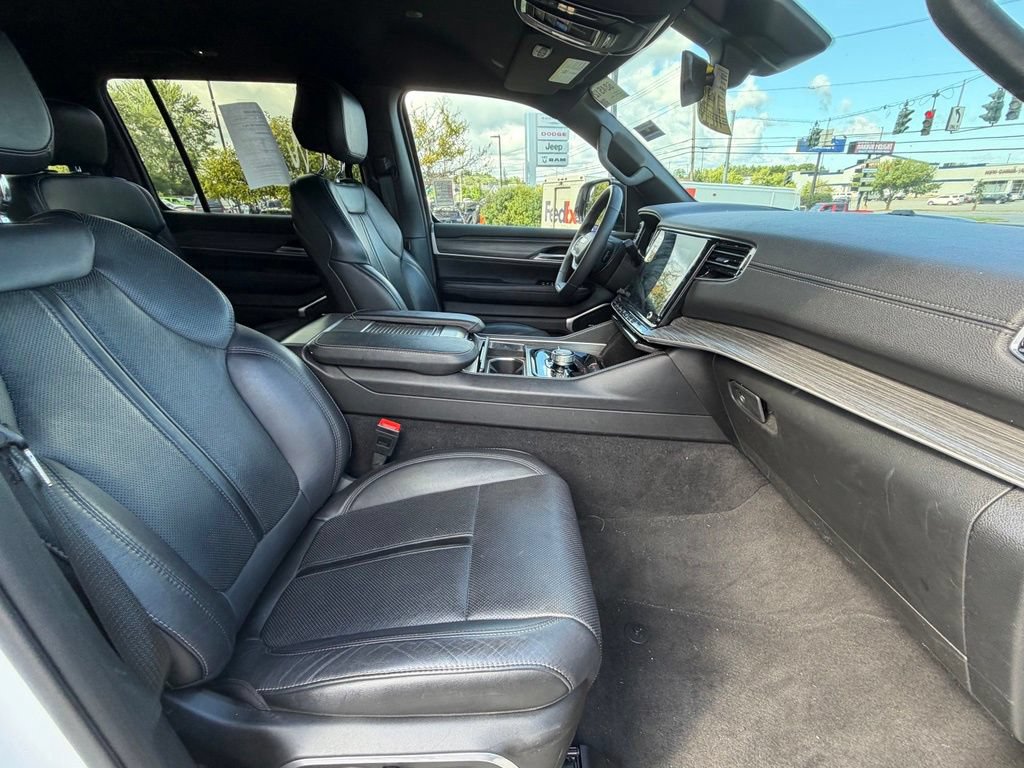 Used 2024 Jeep Wagoneer Series III AWD/4WD image 13