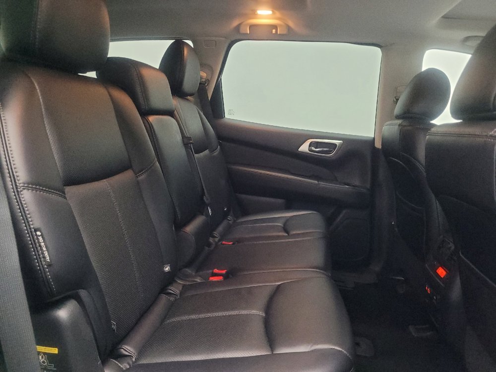 Used 2019 Nissan Pathfinder Platinum image 19