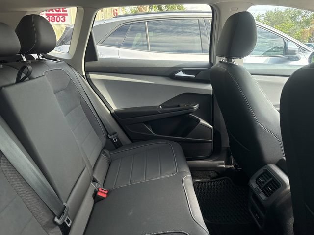 Used 2023 Volkswagen Taos SE w/ Panoramic Sunroof Package FWD image 16