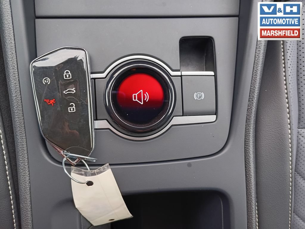 Used 2026 Volkswagen Tiguan SE AWD/4WD image 14