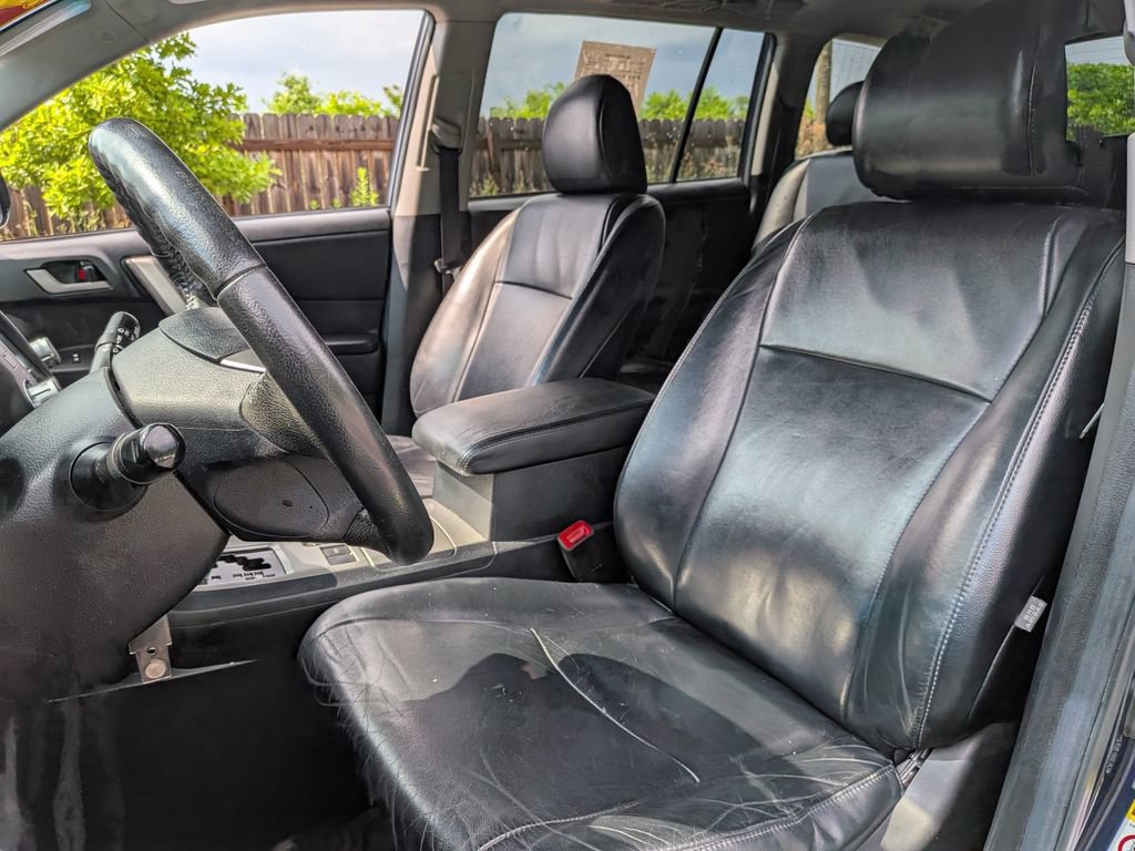 Used 2012 Toyota Highlander SE w/ Tow Pkg FWD image 11