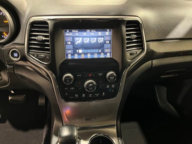 Used 2018 Jeep Grand Cherokee Laredo AWD/4WD image 27