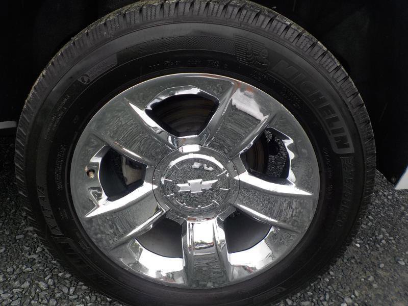 Used 2019 Chevrolet Suburban LT RWD image 38