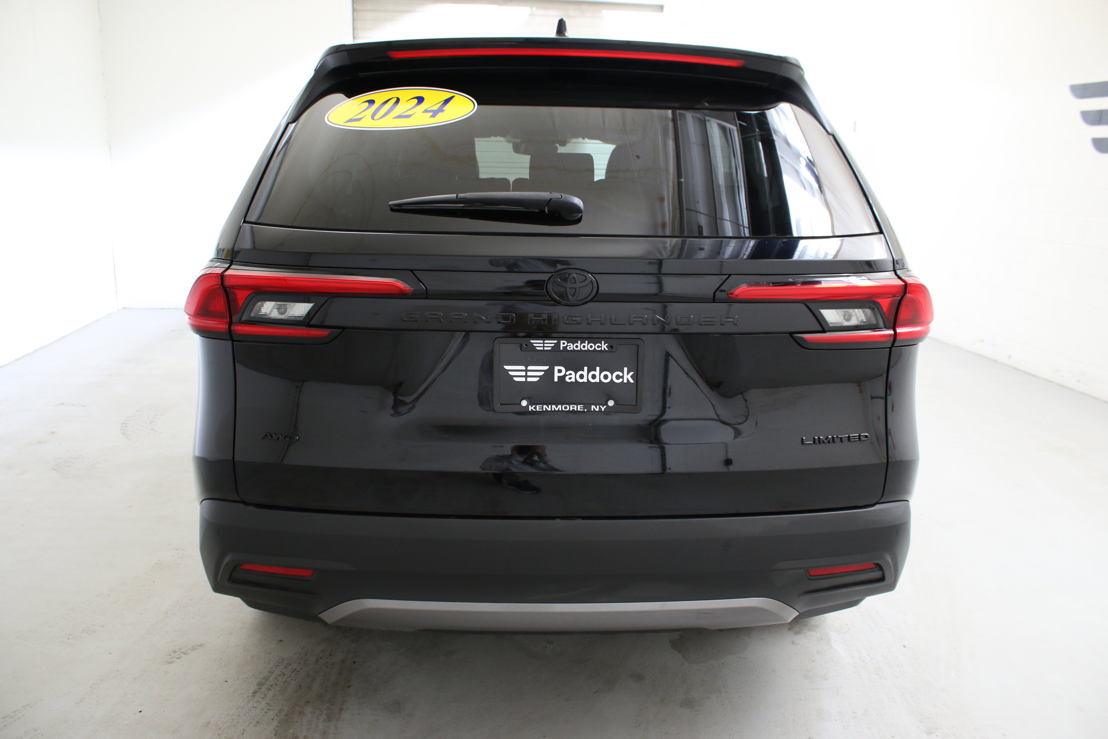 Used 2024 Toyota Grand Highlander Limited image 8