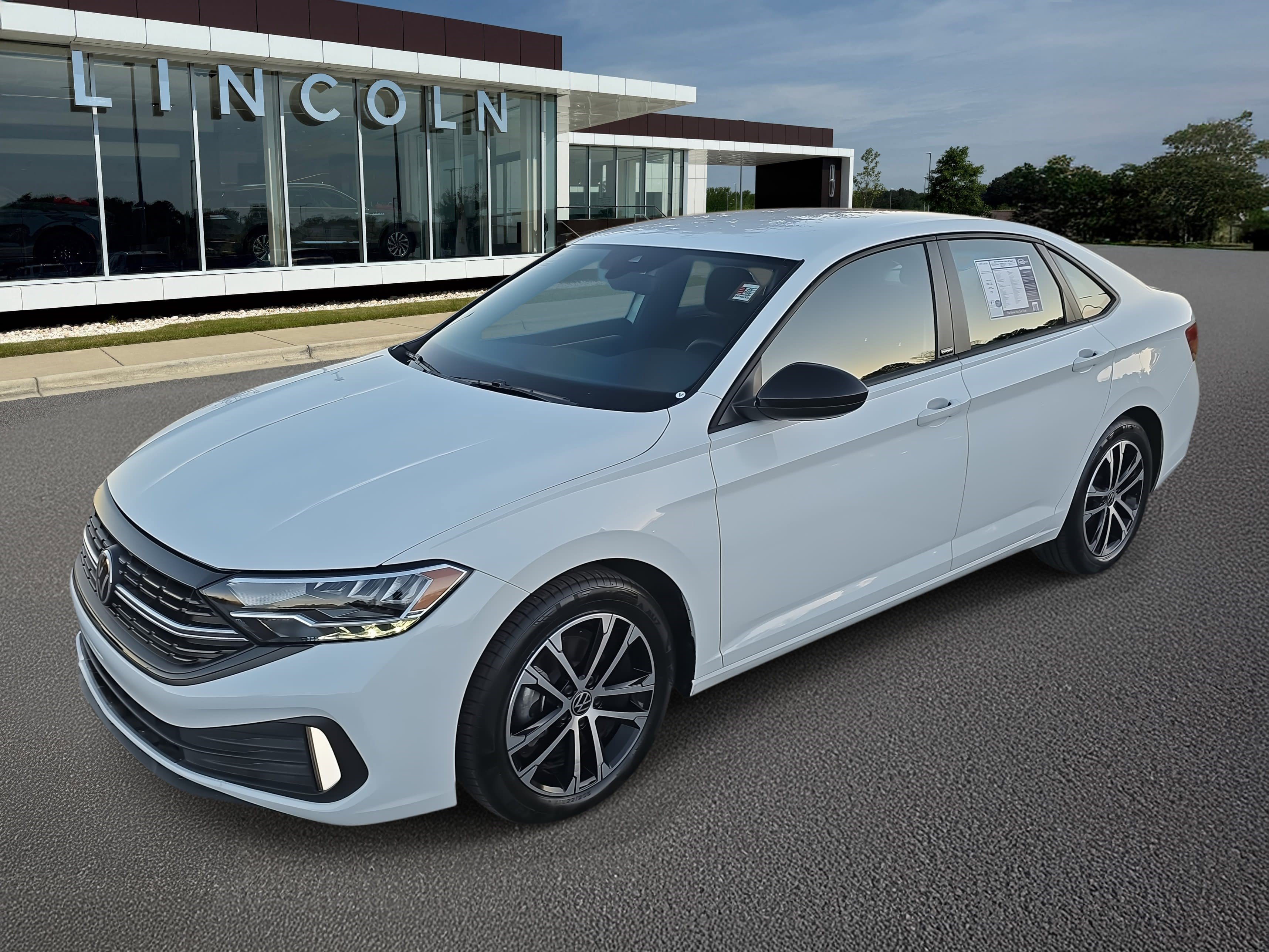 Used 2024 Volkswagen Jetta Sport image 1