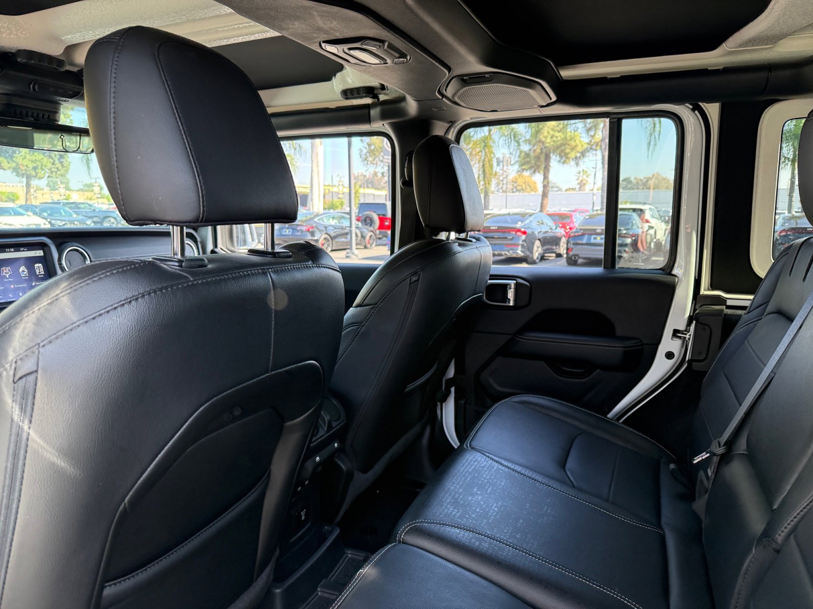 Used 2021 Jeep Wrangler Unlimited Sahara w/ Cold Weather Group image 16