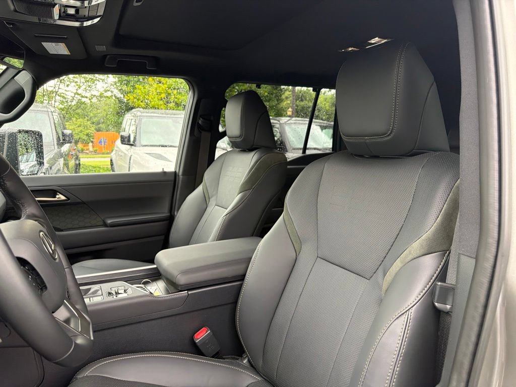 Used 2026 Lexus GX 550 AWD/4WD image 14
