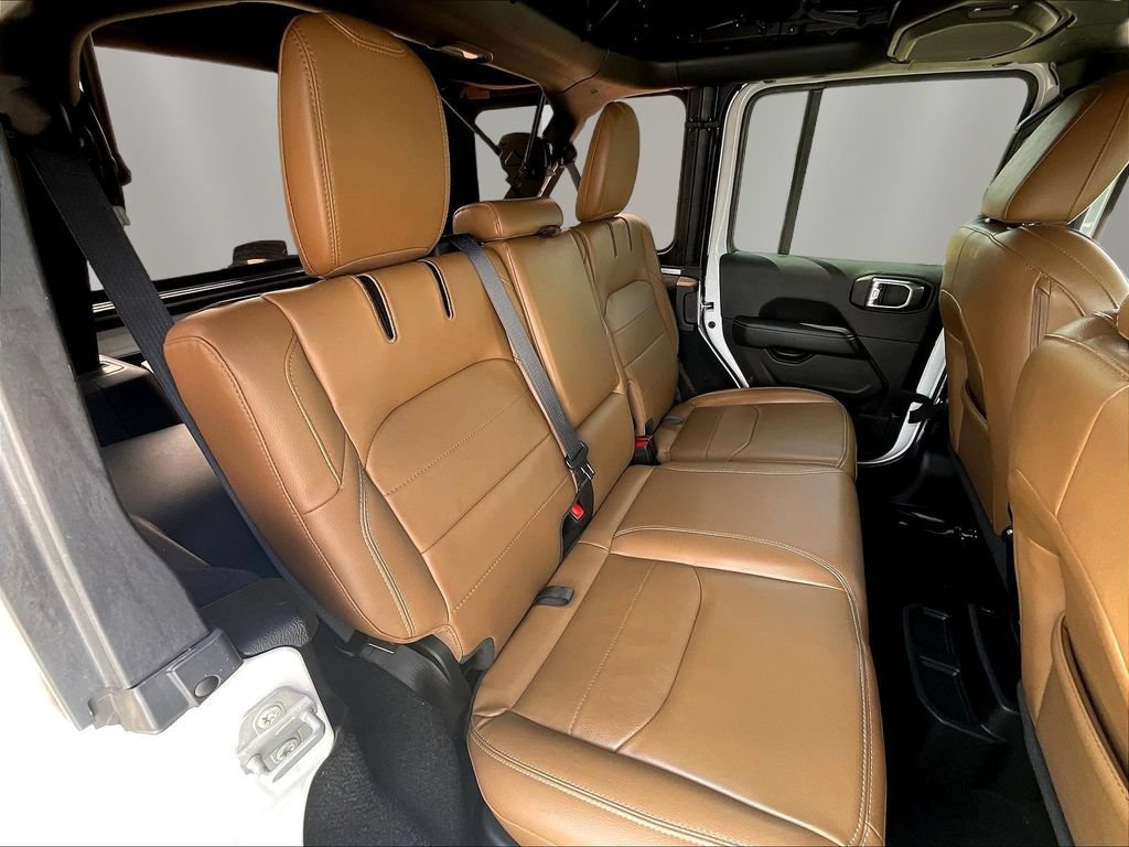 Used 2022 Jeep Wrangler Unlimited Sahara w/ Cold Weather Group AWD/4WD image 24