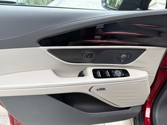 Certified 2025 Lincoln Nautilus Reserve AWD/4WD image 11