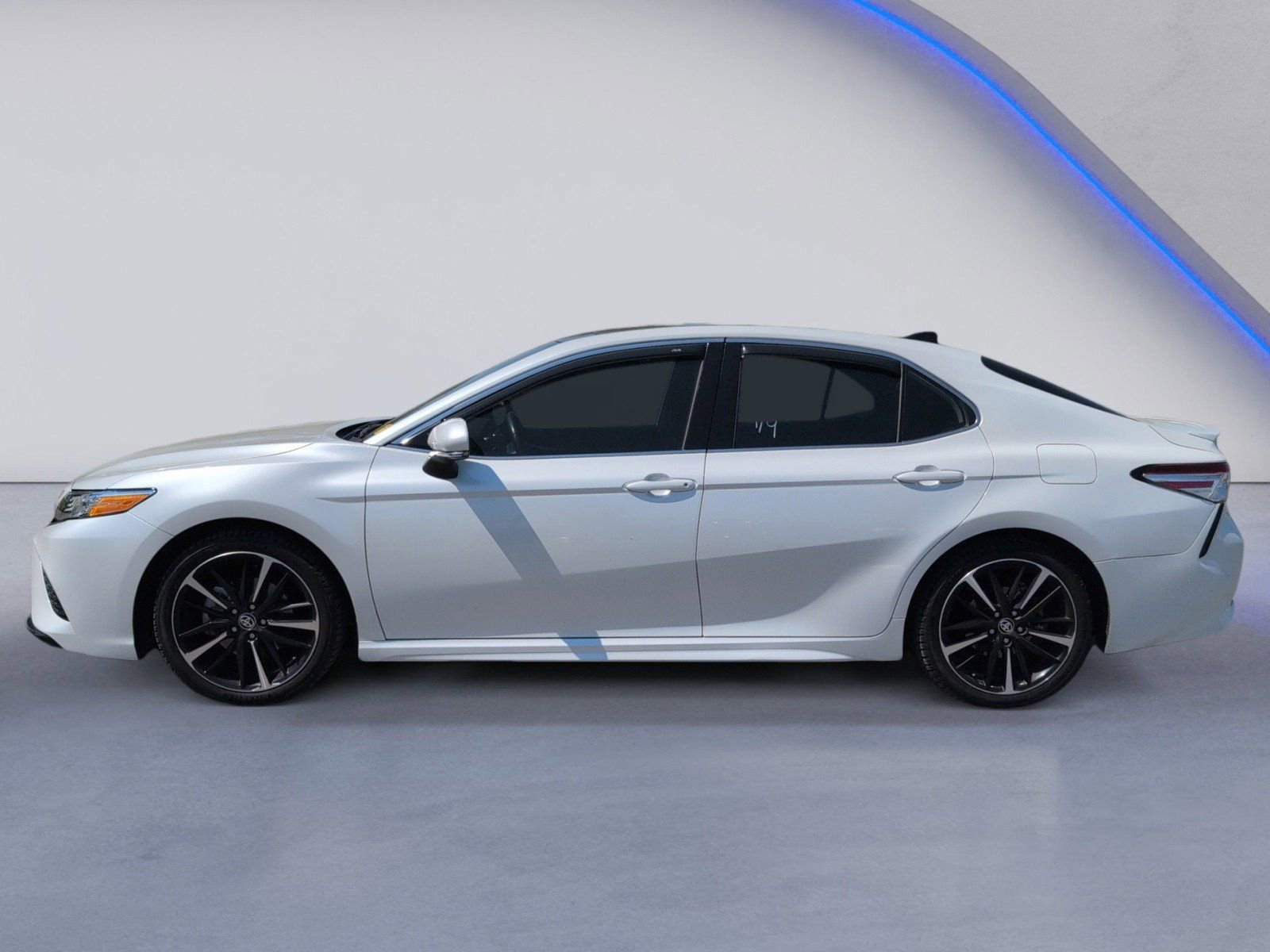 Used 2020 Toyota Camry XSE w/ Navigation Package image 5