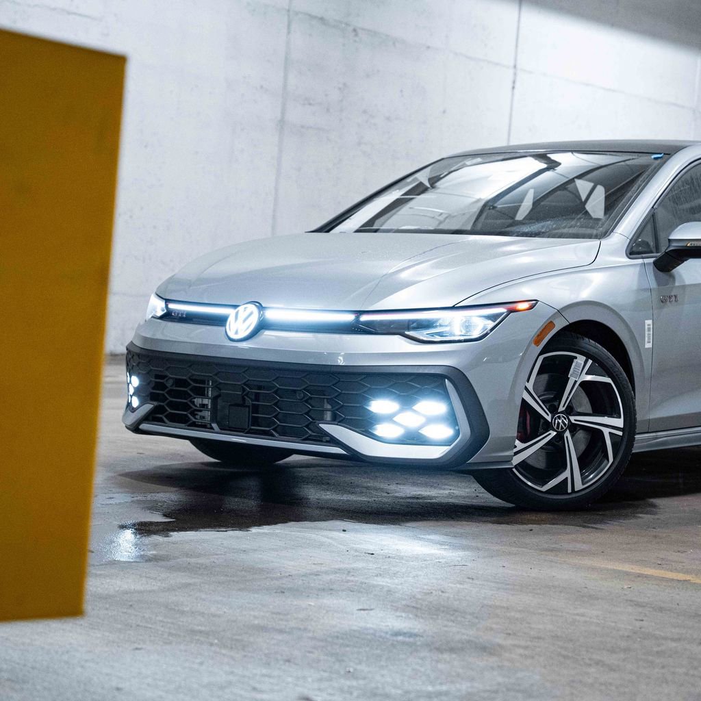 New 2026 Volkswagen GTI SE image 2