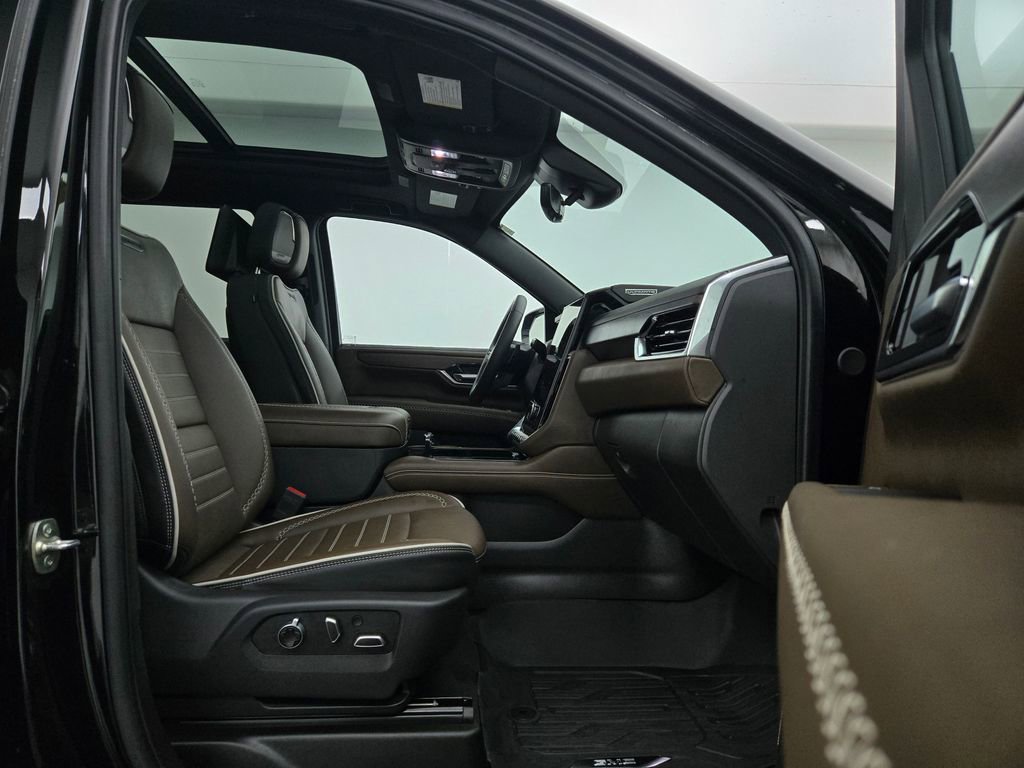 Used 2025 GMC Yukon Denali Ultimate w/ LPO, Floor Liner Package image 38