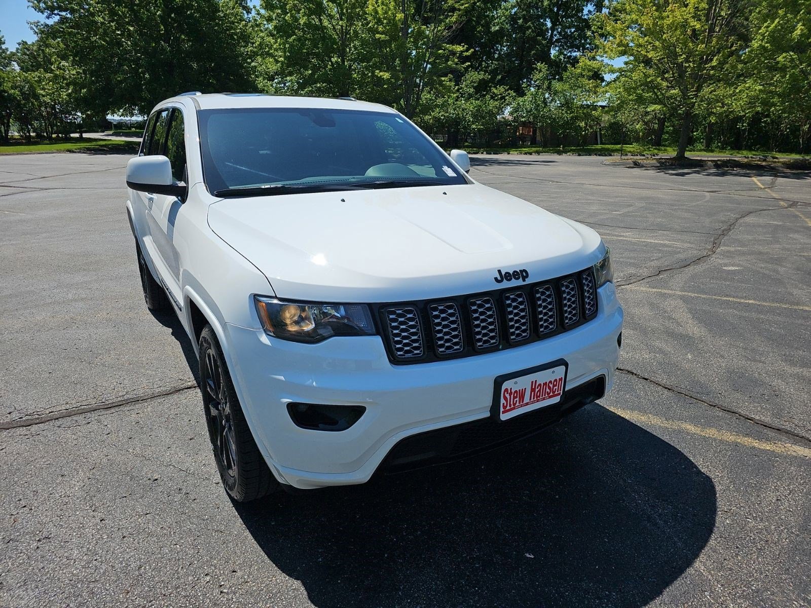 Used 2018 Jeep Grand Cherokee Altitude AWD/4WD image 8