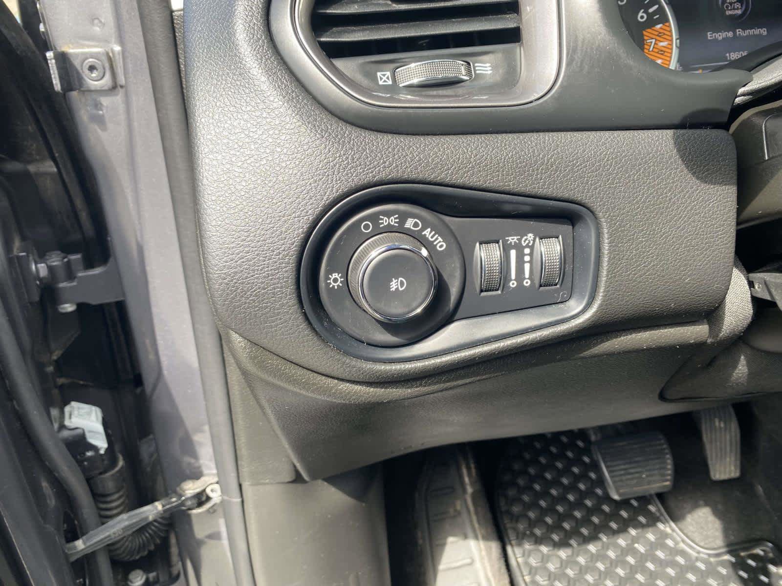 Used 2022 Jeep Renegade Limited w/ Sun, Sound & Wheels Group AWD/4WD image 13