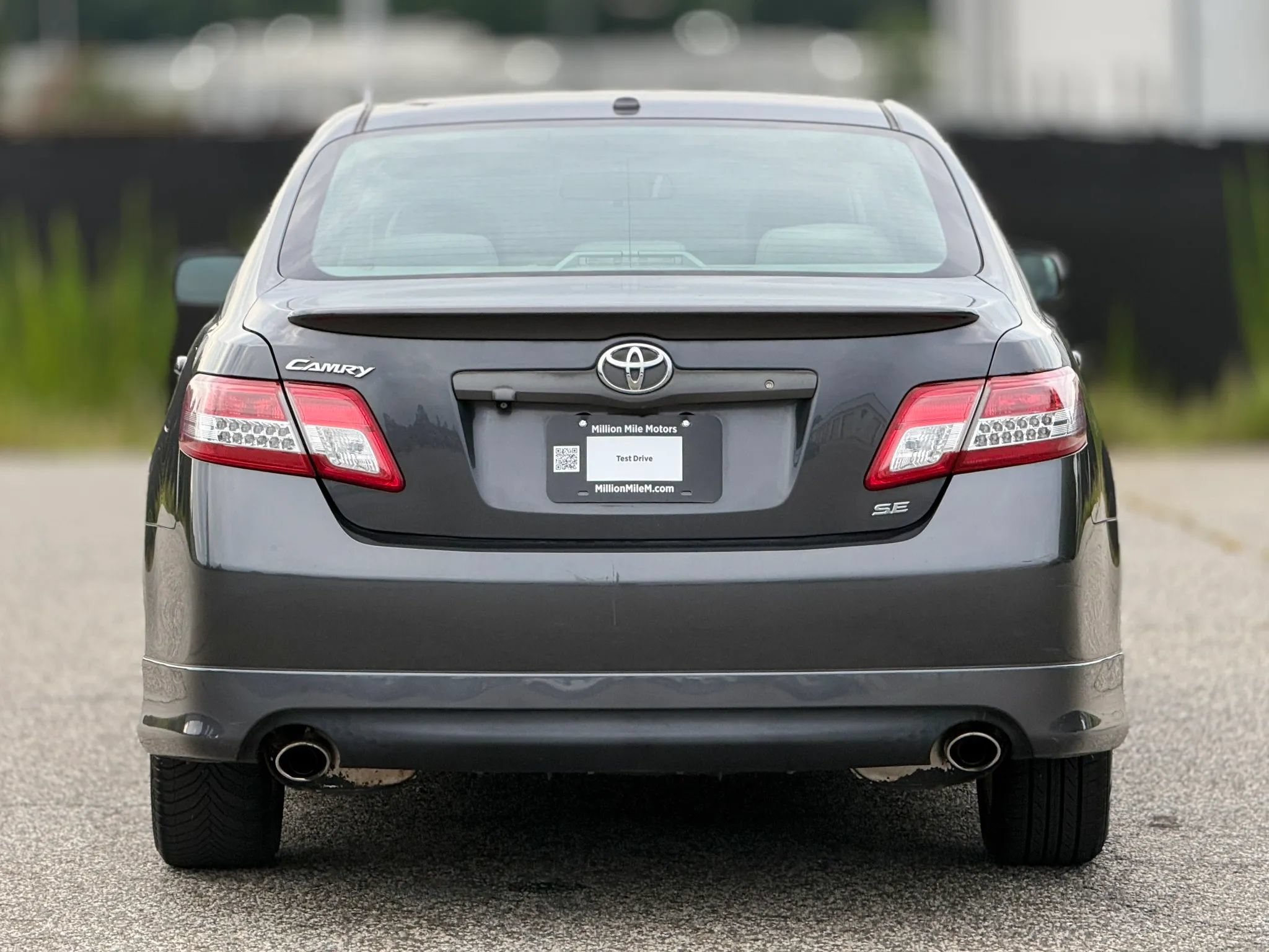 Used 2010 Toyota Camry SE FWD image 4