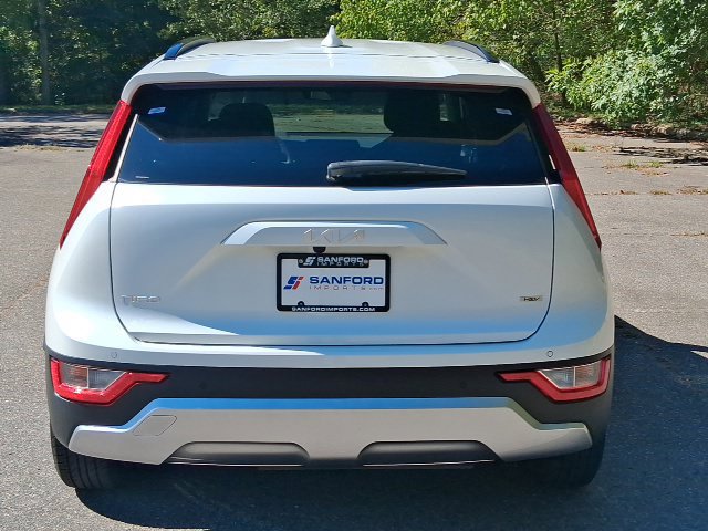Used 2023 Kia Niro EX FWD image 4