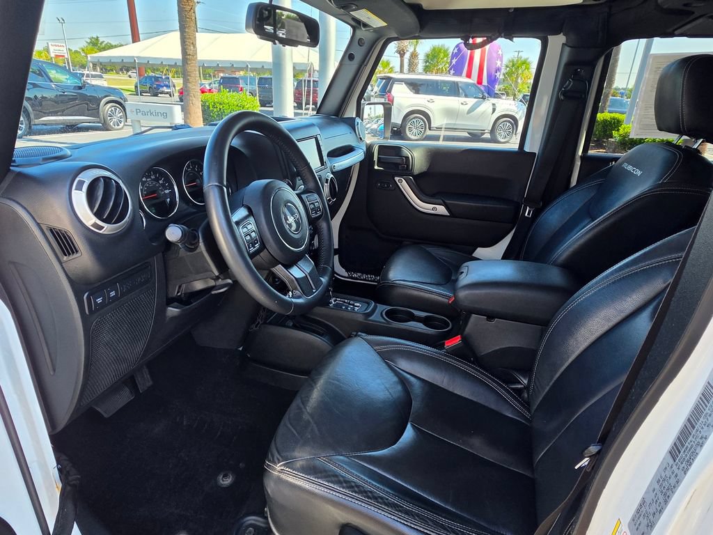 Used 2017 Jeep Wrangler Unlimited Rubicon w/ Connectivity Group AWD/4WD image 10