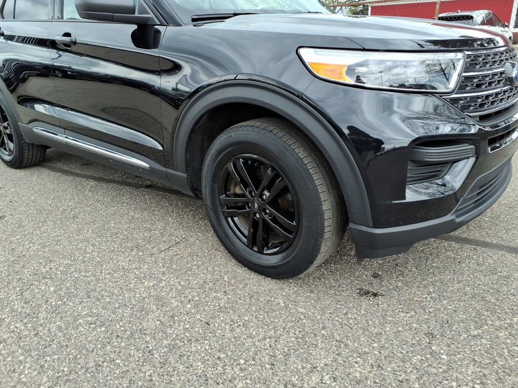 Used 2023 Ford Explorer XLT AWD/4WD image 5