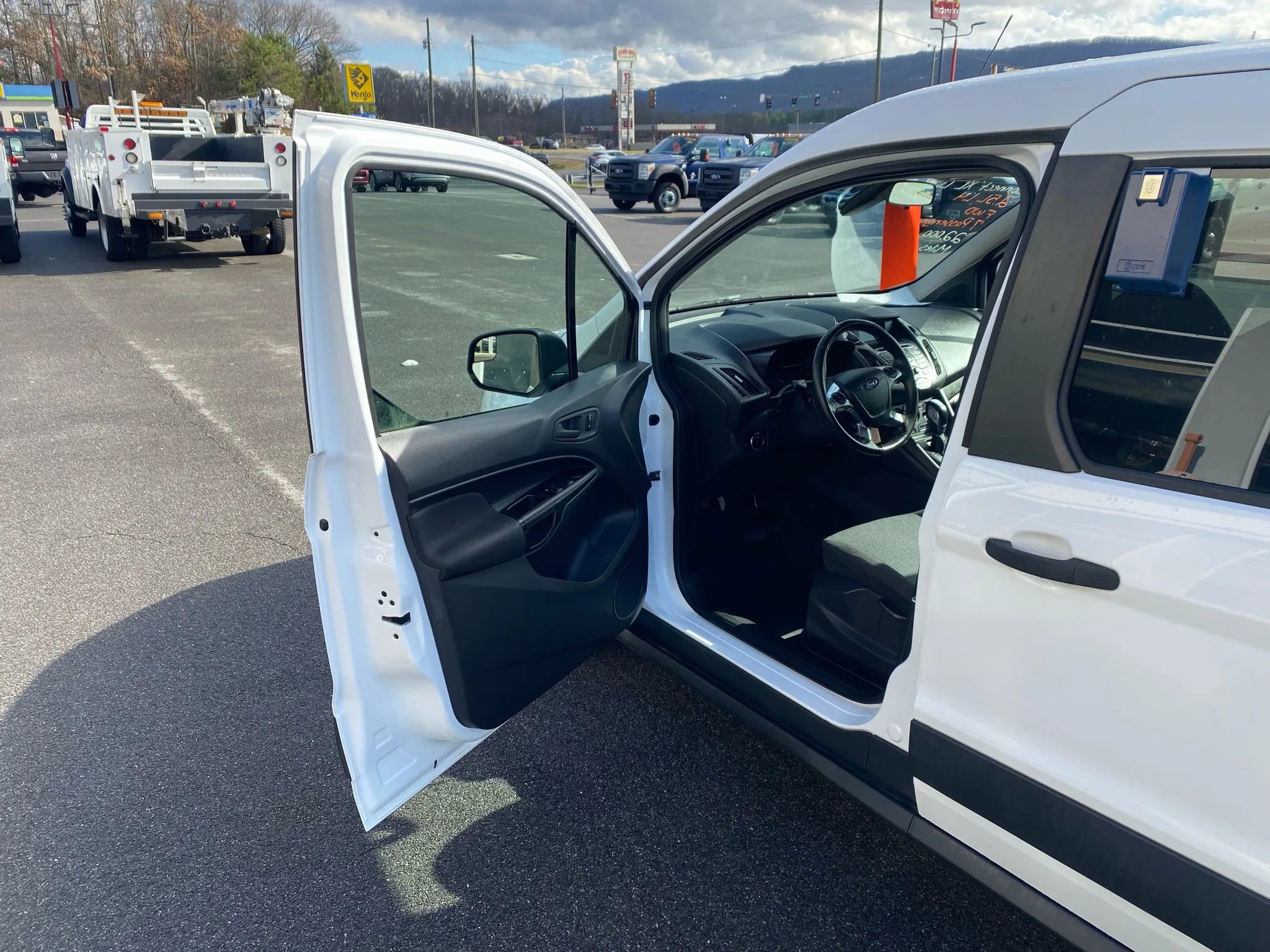 Used 2016 Ford Transit Connect XL image 7