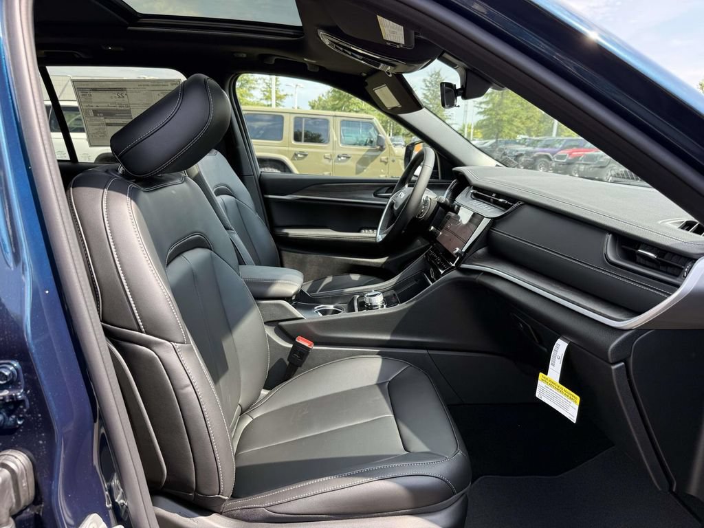 New 2027 Jeep Grand Cherokee Limited AWD/4WD image 15