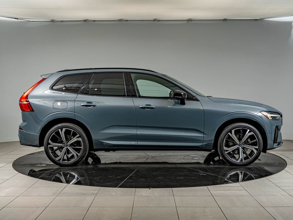 Used 2022 Volvo XC60 B5 R-Design w/ Advanced Package AWD/4WD image 4