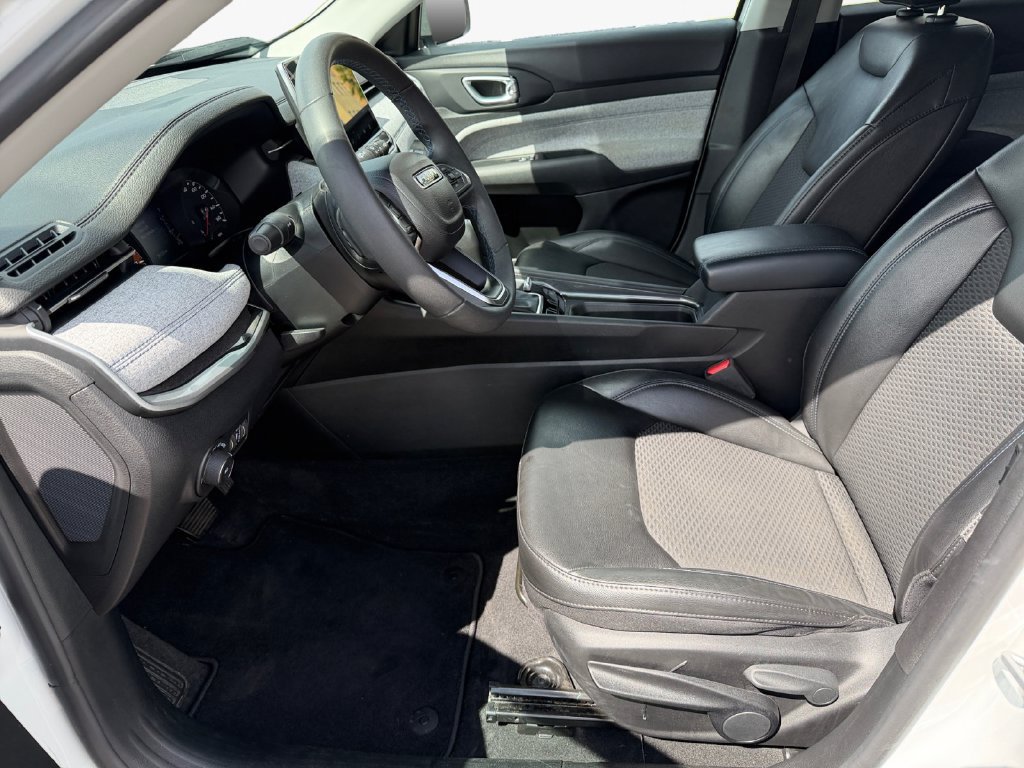 Used 2022 Jeep Compass Latitude AWD/4WD image 17