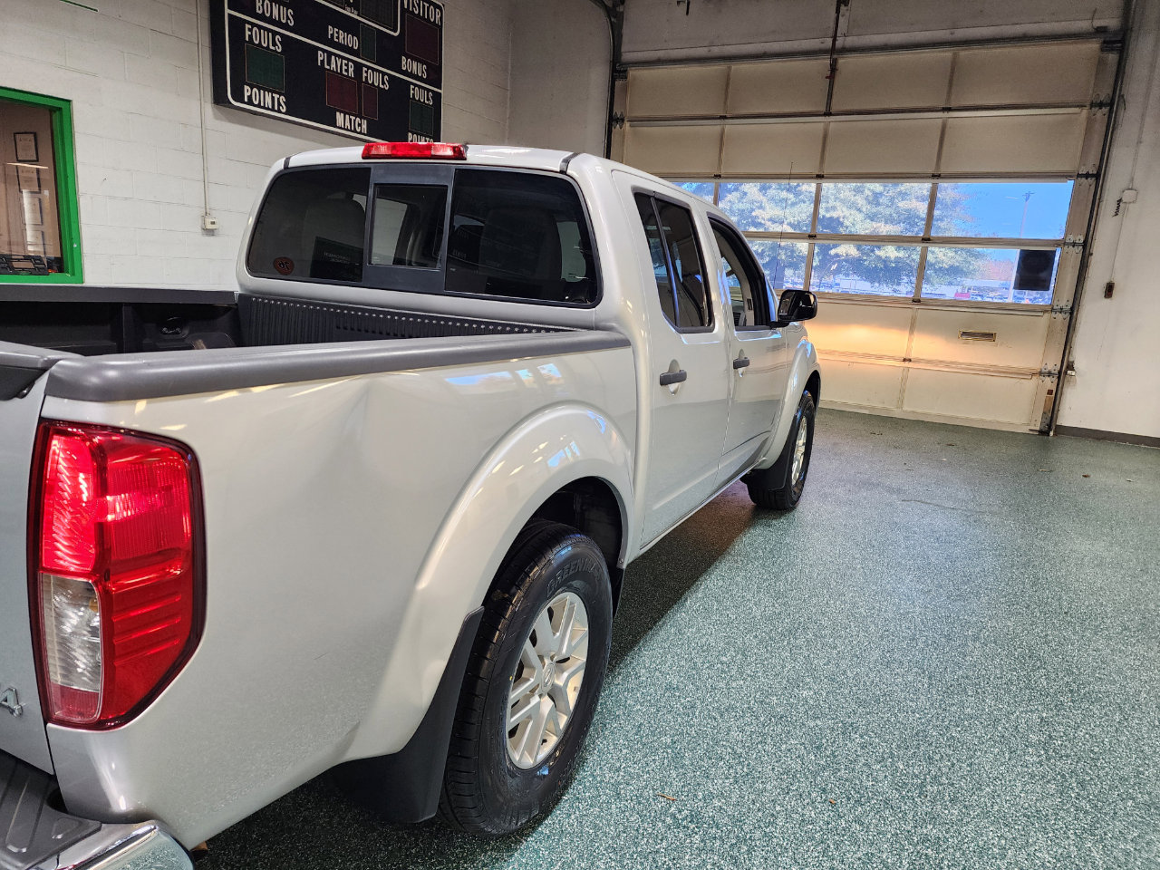 Used 2019 Nissan Frontier SV image 7
