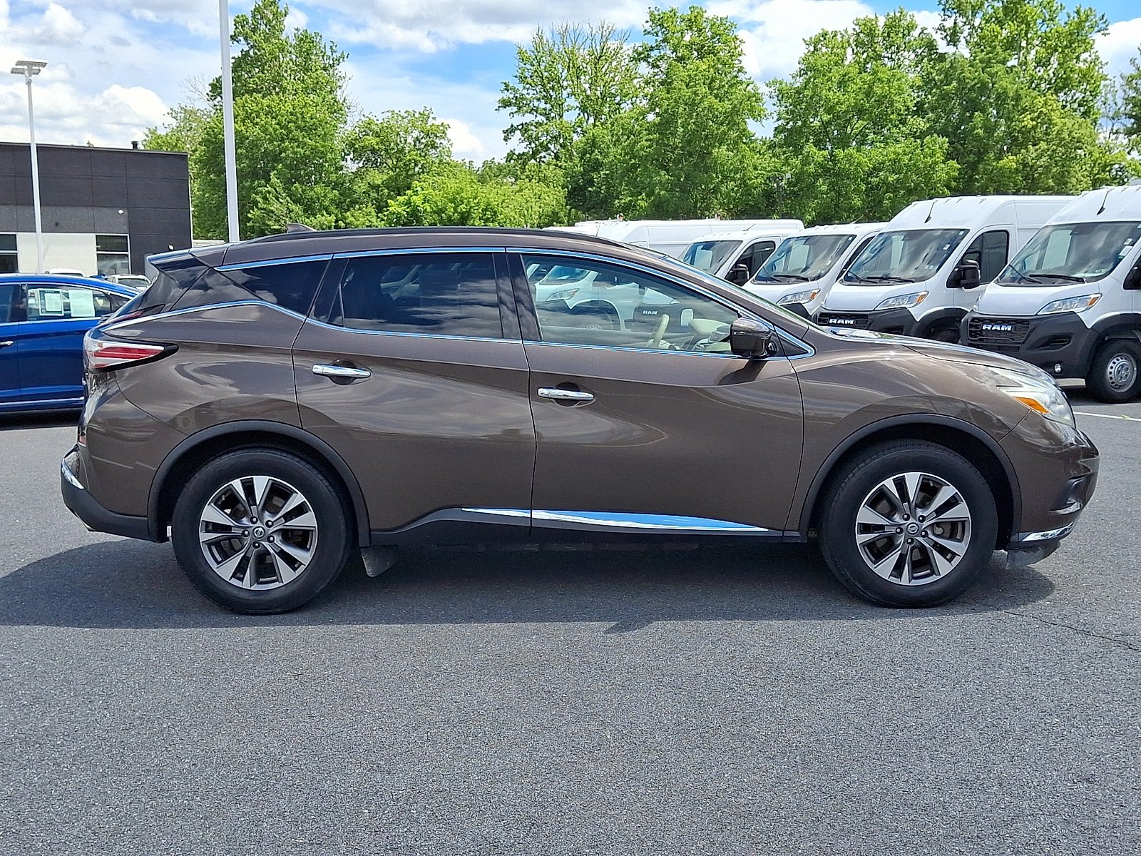 Used 2017 Nissan Murano SV w/ Premium Package AWD/4WD image 4