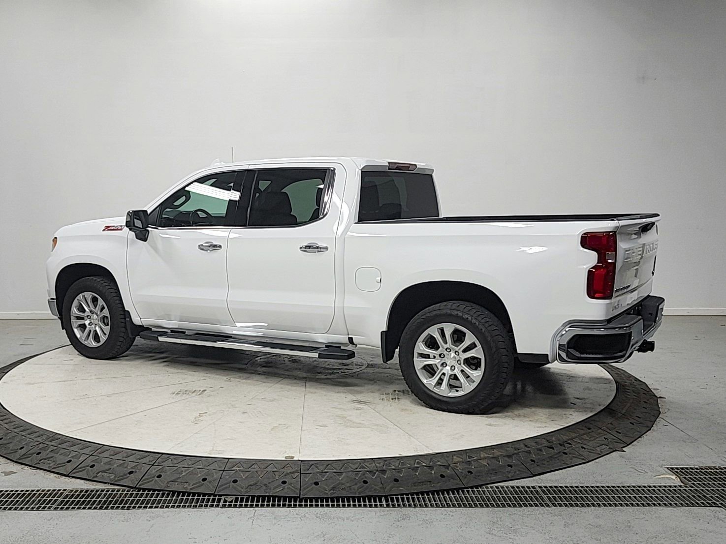 Used 2024 Chevrolet Silverado 1500 LTZ image 5