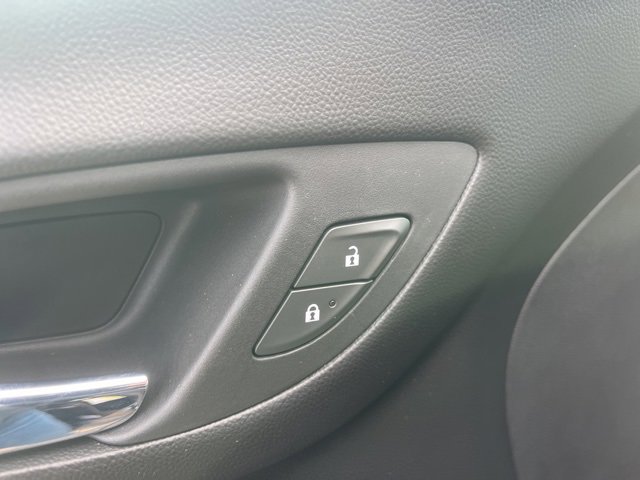 Used 2022 Chevrolet Equinox RS w/ LPO, Floor Liner Package image 12