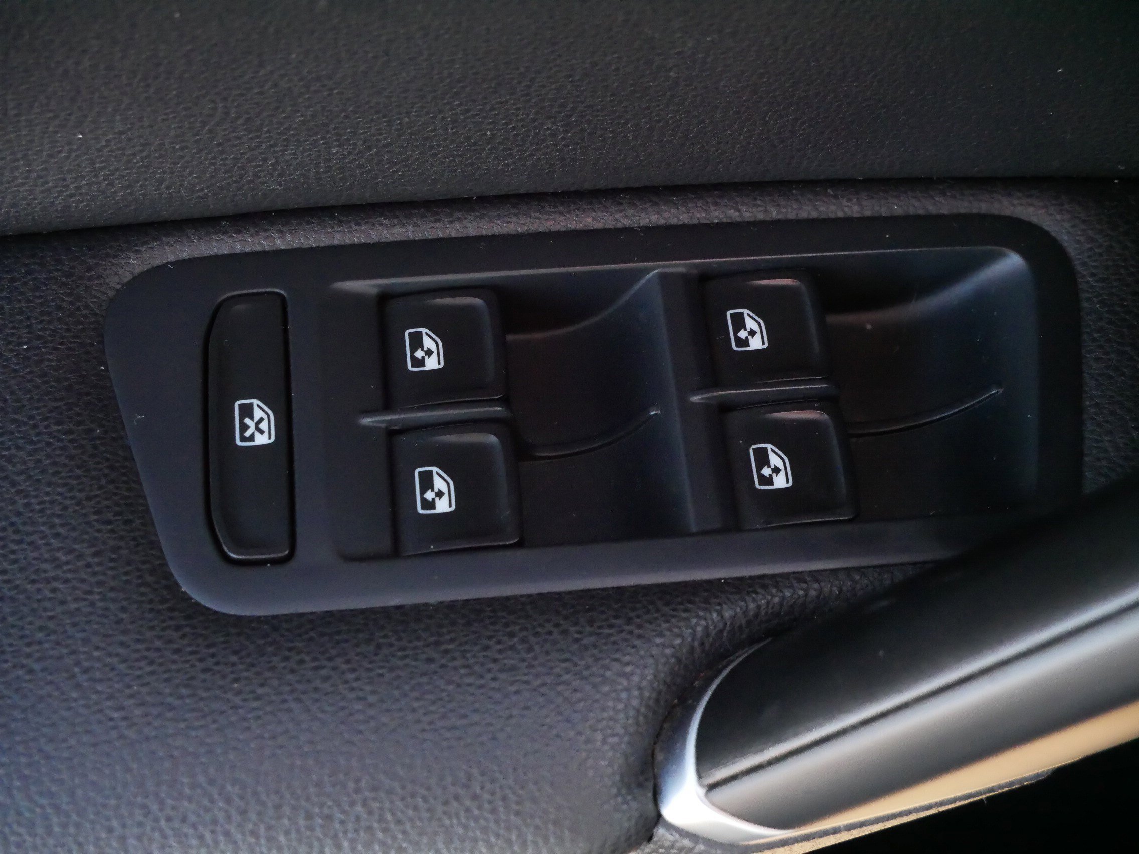 Used 2018 Volkswagen Golf SE image 19