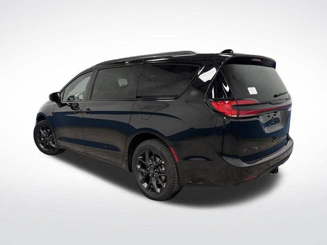 New 2026 Chrysler Pacifica Limited w/ S Appearance Package image 3